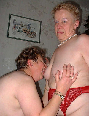 Pretty mature lesbian pics
