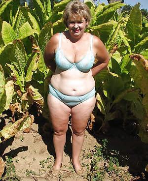 Free pics of mature lingerie photos