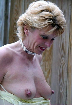 Porn pics of mature wife shows nipples