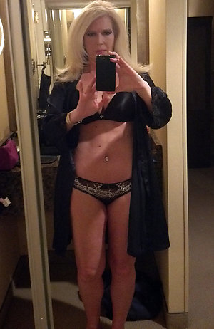 Nude amateur mature sexy selfies pictures