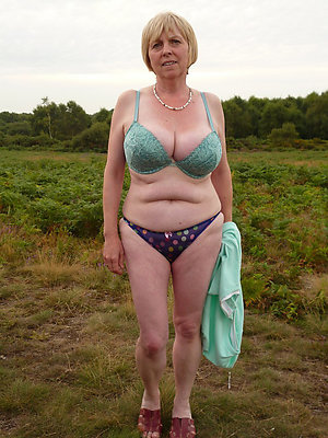 Pretty ladies in sexy panties pics