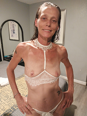 Private pics of sexy skinny mature
