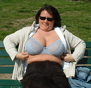 Porn pictures of naked women outdoors