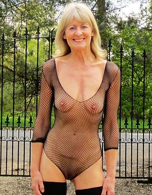 Mature knockers solo amateur pictures