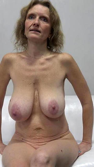 Busty saggy mature tits pics
