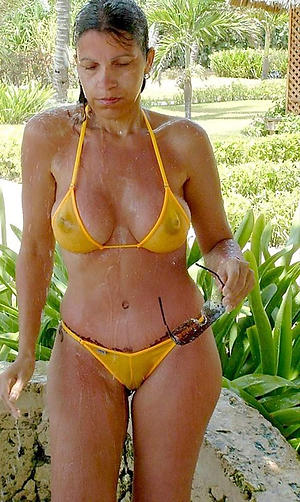 Amateur pics of mature bikini moms