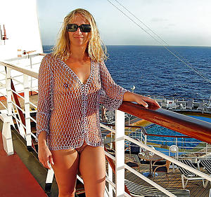 Curvy amateur mature small tits