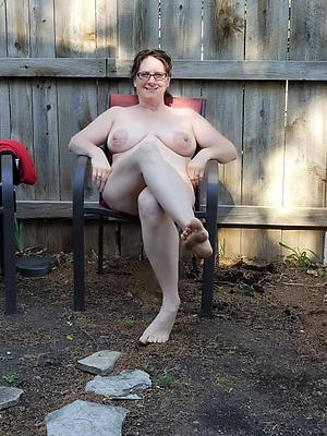 Slutty mature X-rated feet pics