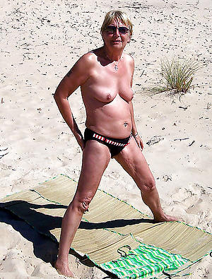 Slutty mature naked beach pic
