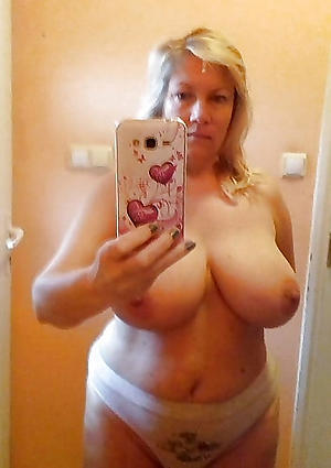 Xxx hot of age selfie pics