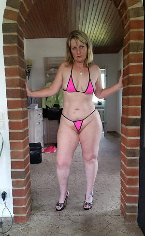 Mature filigree bikini pussy pics