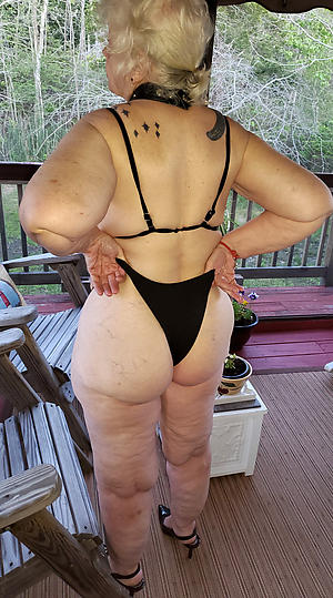 Pretty mature milf bikini