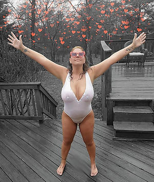 Hot porn of hot mature milf bikini