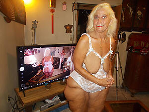 Drawing mature older moms nude pics