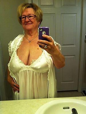 Slutty mature selfshot unshod