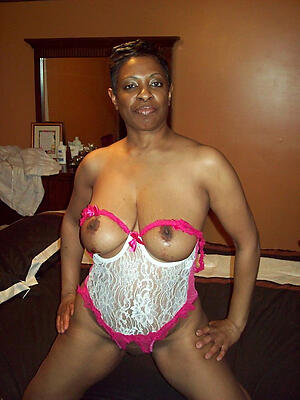 Slutty mature black pussy