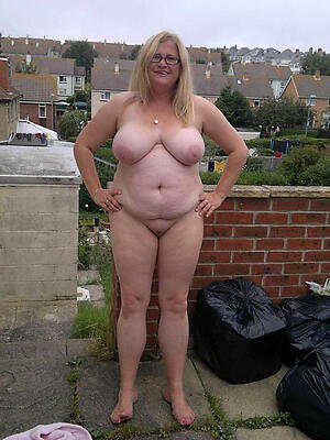 Gorgeous bbw mature mom