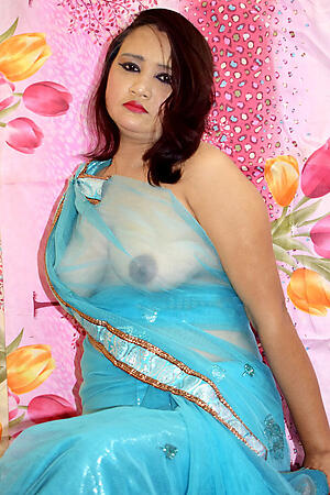 XXX mature indian milf slut pics