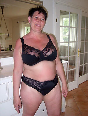 Nude hot granny pic