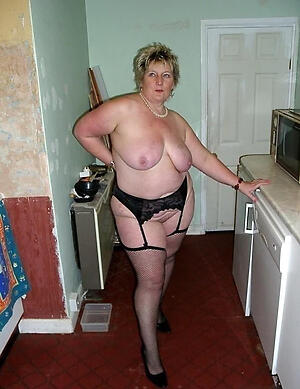 Amateur pics of matures in stockings and heels