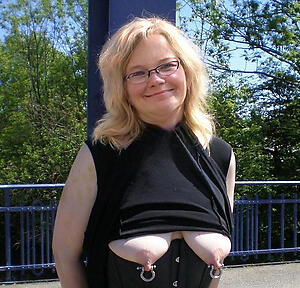 Slutty mature nipple pictures
