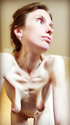 Gorgeous hot mature column saggy chest