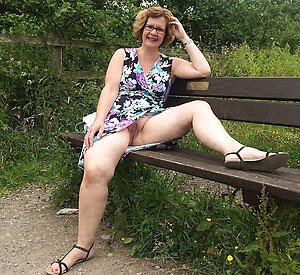 Amateur pics of grown up mom upskirt