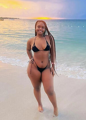 Magnificent mature ebony milf
