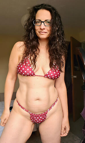 Bonny hot grown up women in bikini