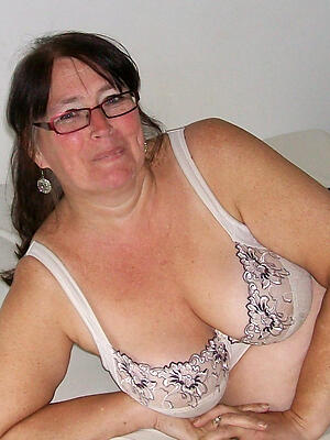 Hot of age bra free porn pics