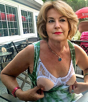 Women in bras fucking pics