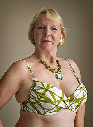 Mature tits everywhere bras erotic pics