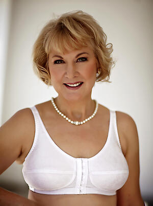 Grown-up in bra porn pics