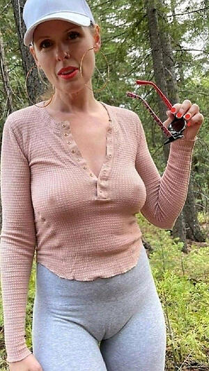 Real UK mature cameltoe erotic pics