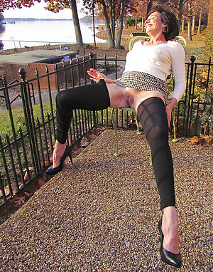 Bombshells mature feet in heels